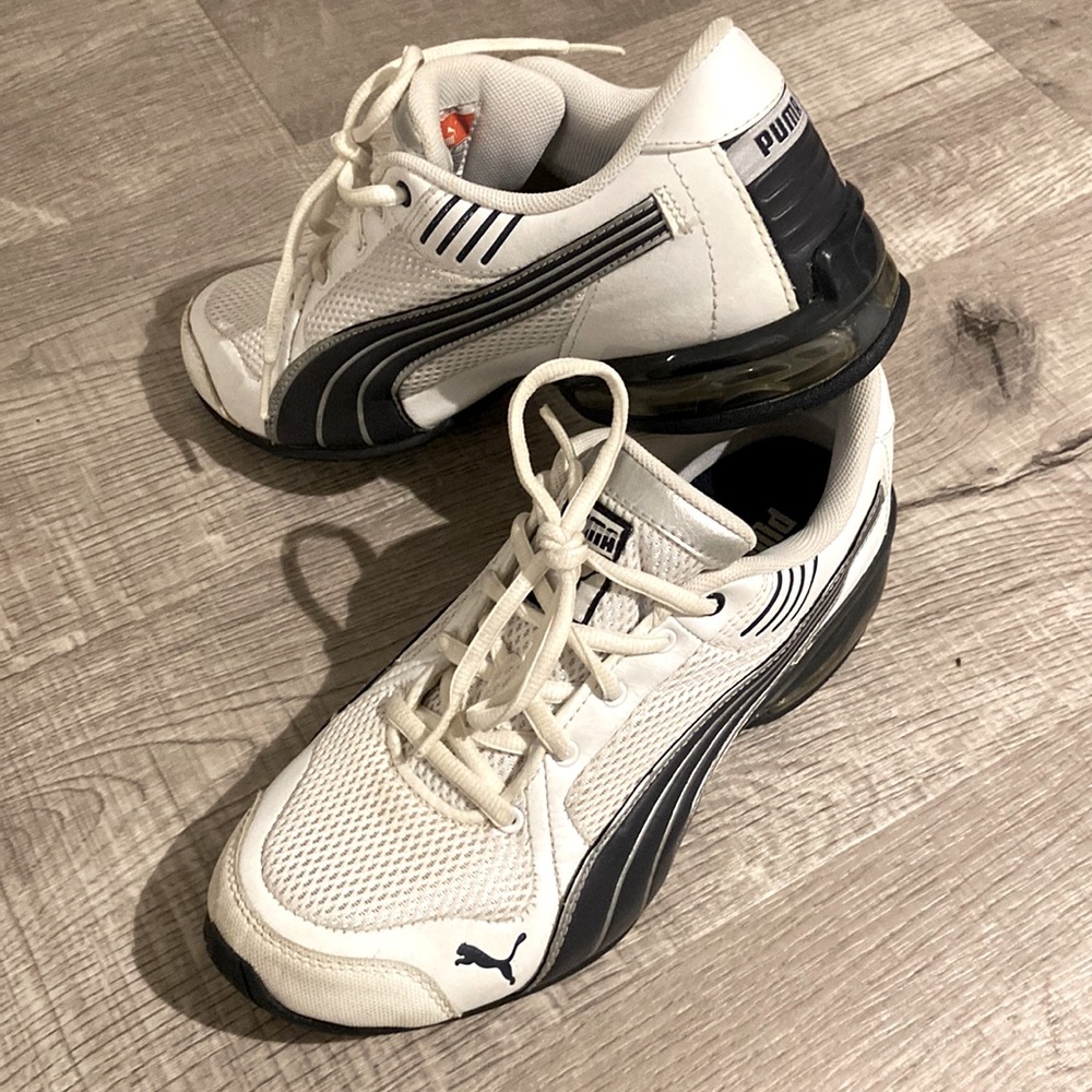 Puma sneakers. Size 5.5